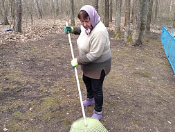Уборка  прилегающих и закреплённых территорий . 
